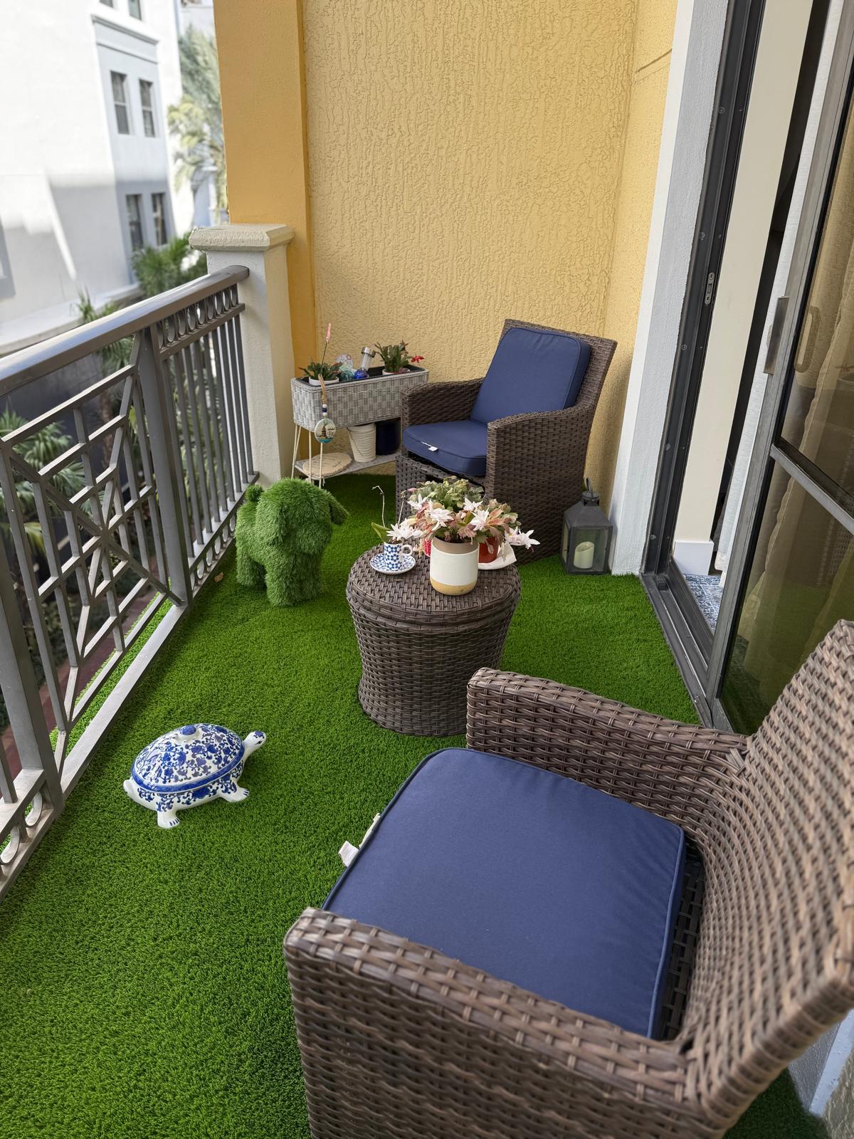 Artificial Grass Dog Decor – Indoor & Outdoor Turf Dog Sculpture